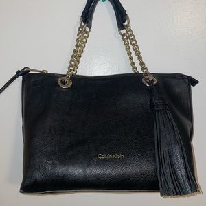 Medium sized black bag